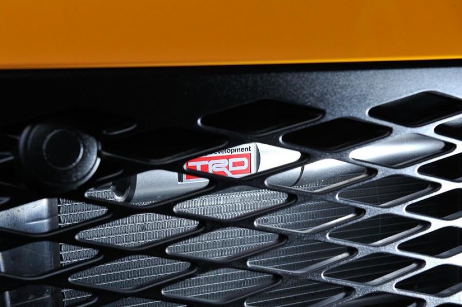 Детали экстерьера Toyota C-HR Hybrid Extreme Style by TRD 2016 года  (фото 4 из 10)